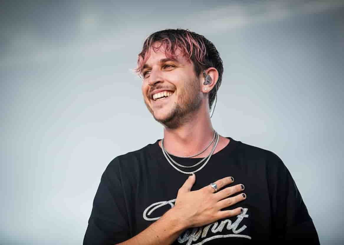 Max Colombie leeftijd: hoe oud is de zanger van Oscar and the Wolf